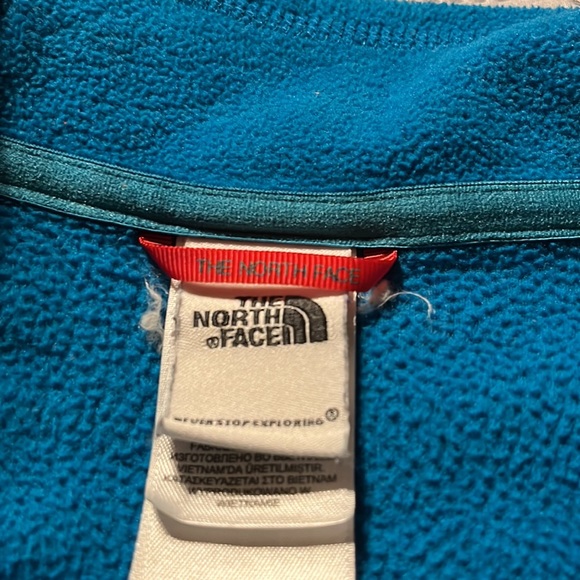 The north face turquoise pullover. Size: medium - Picture 3 of 4